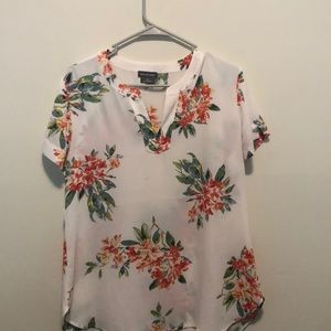 Short sleeve v-neck blouse